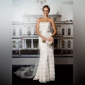 Galina Size 6 Ivory Beaded Lace Sheath with Godets Inserts Style# VW9340 NWT